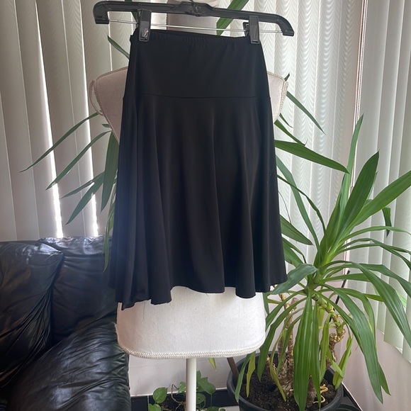 Black skater jersey skirt for girls size 6X - Picture 2 of 2